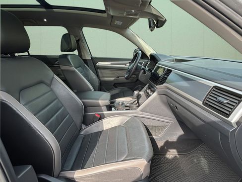 Used 2022 Volkswagen Atlas SEL Premium image 41