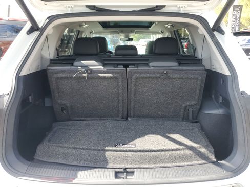 Used 2018 Volkswagen Tiguan SEL Premium image 8