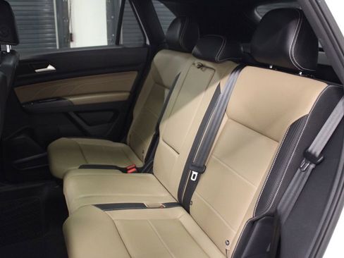 Used 2021 Volkswagen Atlas Cross Sport SE FWD image 31