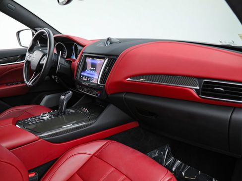 Used 2019 Maserati Levante GranSport image 12
