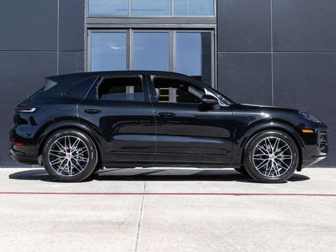 Certified 2026 Porsche Cayenne AWD/4WD image 12