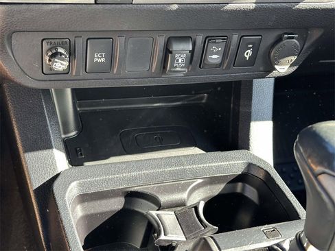 Used 2019 Toyota Tacoma TRD Sport image 7