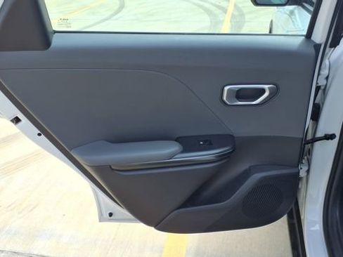 Used 2025 Kia K4 LXS image 15