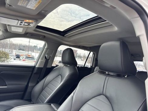 Used 2023 Toyota Highlander XLE image 26