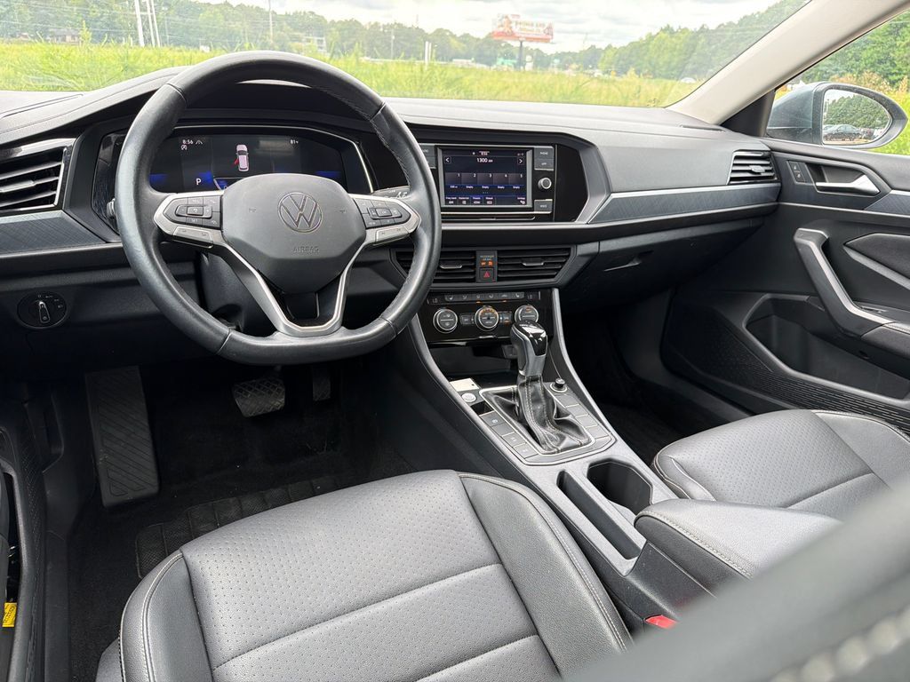 Used 2024 Volkswagen Jetta SE FWD image 22