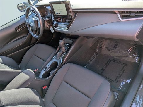 Used 2025 Toyota Corolla LE image 31