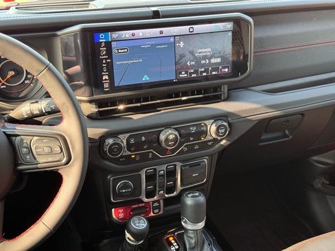 Used 2024 Jeep Wrangler Unlimited Rubicon image 24