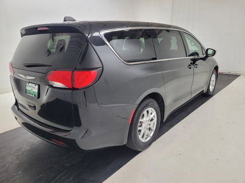 Used 2023 Chrysler Voyager LX FWD image 9