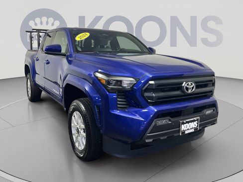Used 2024 Toyota Tacoma SR5 AWD/4WD image 8