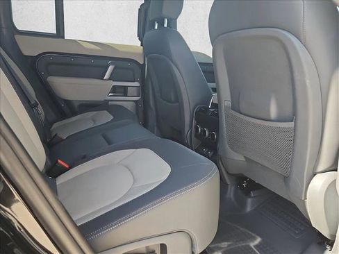 Used 2023 Land Rover Defender 130 X-Dynamic SE image 21