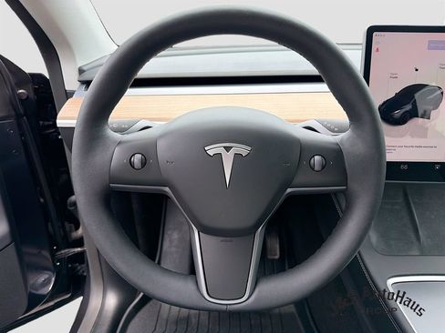 Used 2024 Tesla Model Y Long Range AWD/4WD image 12