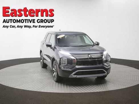 Used 2025 Mitsubishi Outlander SE AWD/4WD image 46