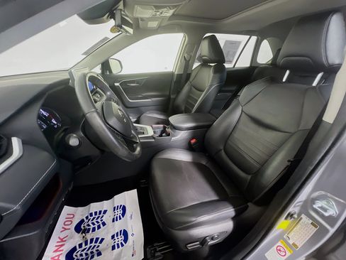 Used 2019 Toyota RAV4 Limited w/ Cold Weather Package FWD image 14