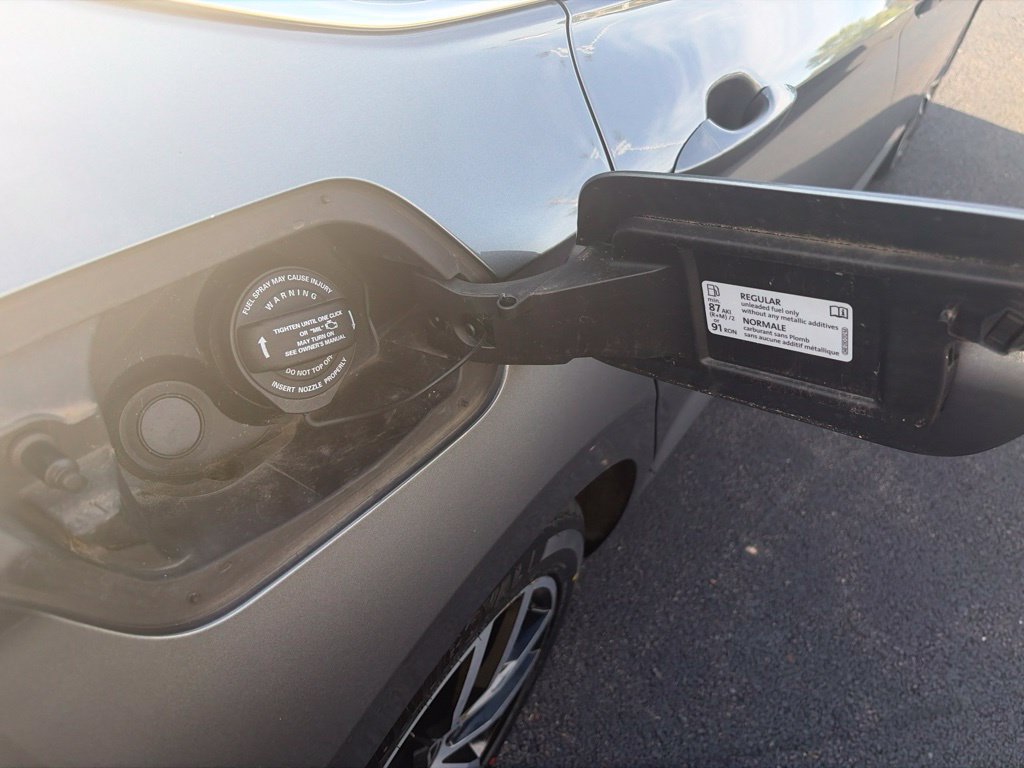 Used 2025 Volkswagen Jetta SE FWD image 33