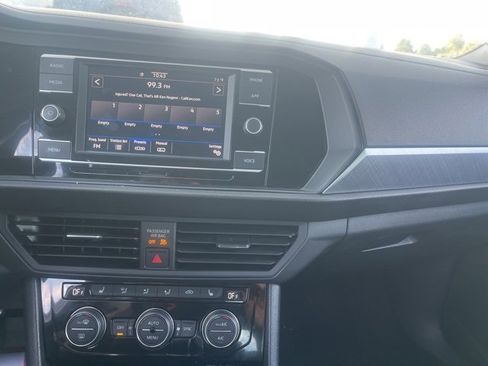 Used 2024 Volkswagen Jetta SE image 16