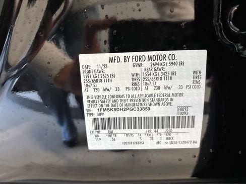 Used 2023 Ford Explorer XLT w/ Equipment Group 202A AWD/4WD image 27