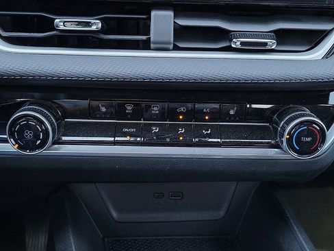 Used 2026 Chevrolet Equinox LT w/ Midnight Edition image 15