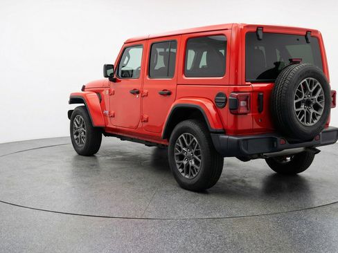 Used 2025 Jeep Wrangler Sahara image 6