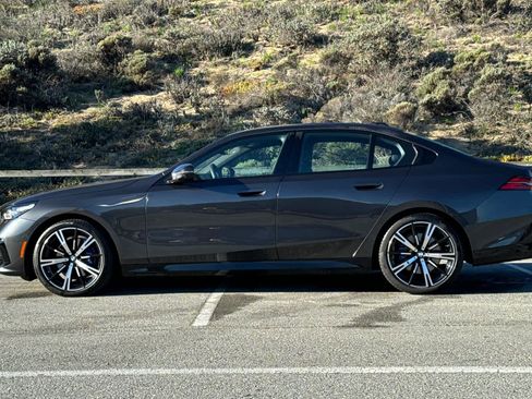 Used 2025 BMW 530i w/ M Sport Package image 9