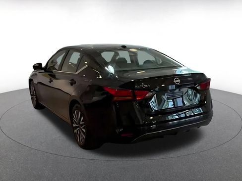 Used 2026 Nissan Altima 2.5 SV FWD image 9