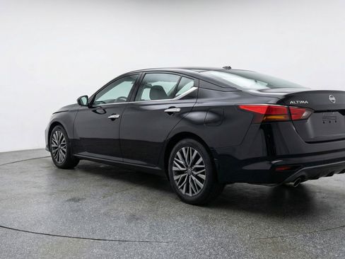 Used 2025 Nissan Altima 2.5 SV image 6