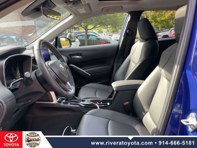 Used 2023 Toyota Corolla Cross XLE w/ Convenience Package AWD/4WD image 16