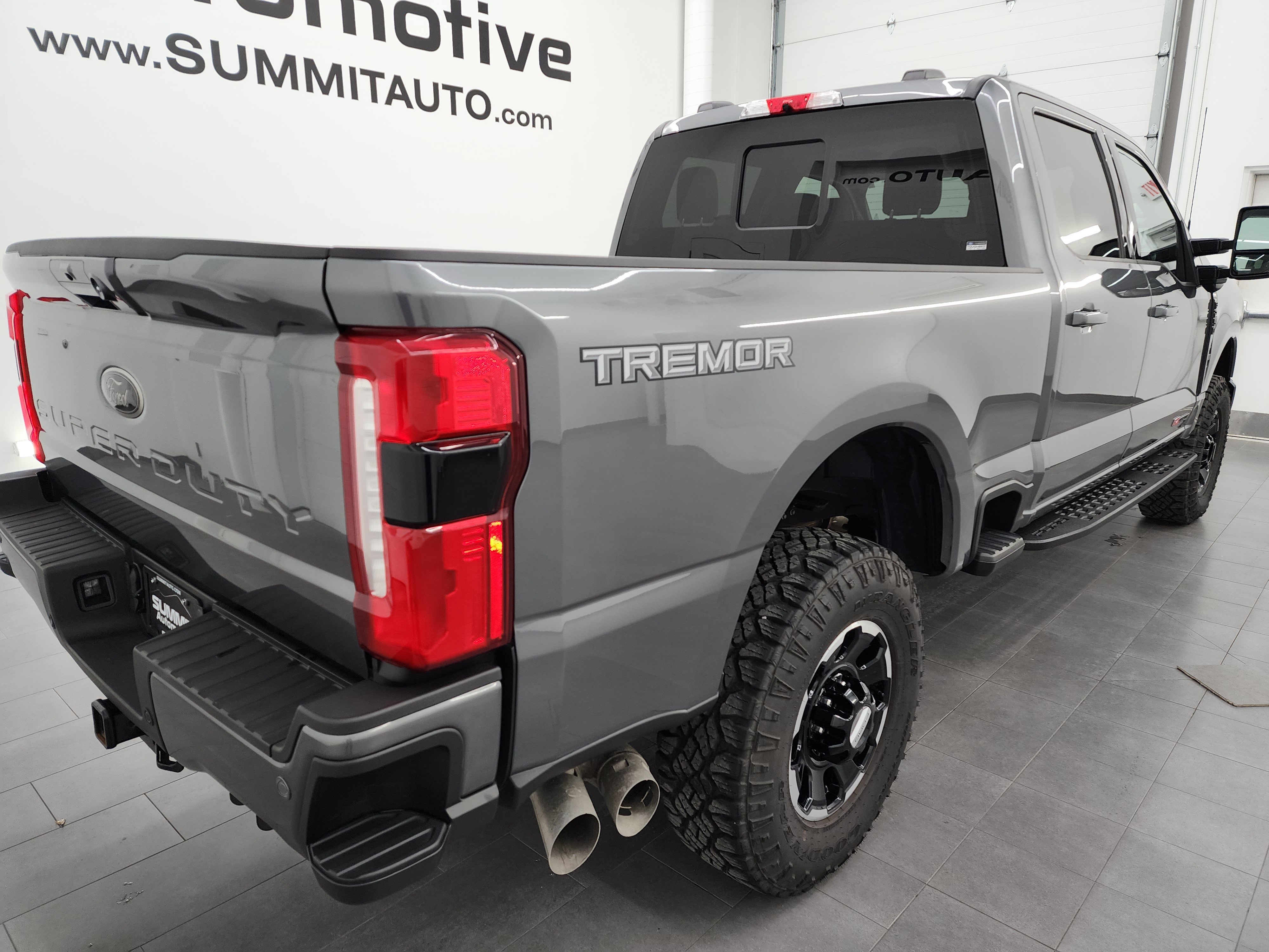 Used 2025 Ford F250 Lariat w/ Lariat Ultimate Package AWD/4WD image 4
