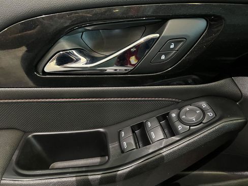 Used 2023 Chevrolet Traverse RS AWD/4WD image 15
