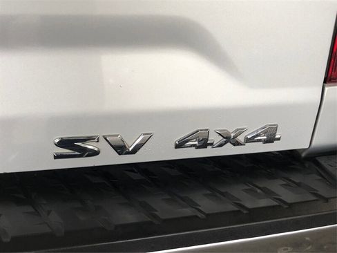 Used 2018 Nissan Titan SV image 16