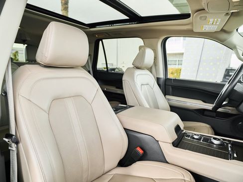 Used 2024 Ford Expedition Limited image 24