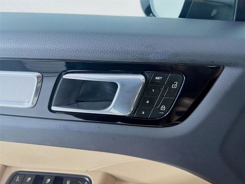 Used 2023 Porsche Cayenne Platinum Edition AWD/4WD image 7