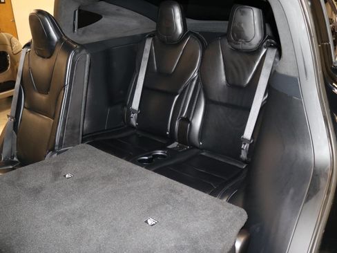 Used 2020 Tesla Model X image 17