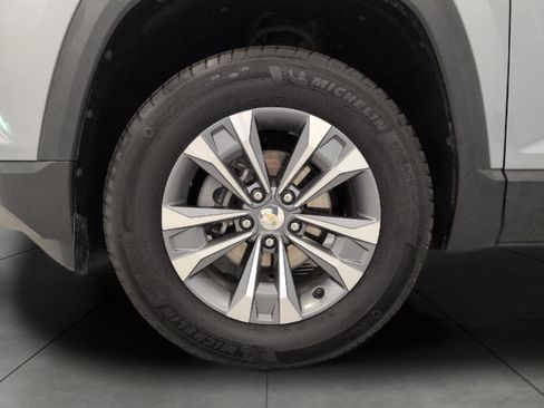 Used 2025 Chevrolet Equinox LT AWD/4WD image 3