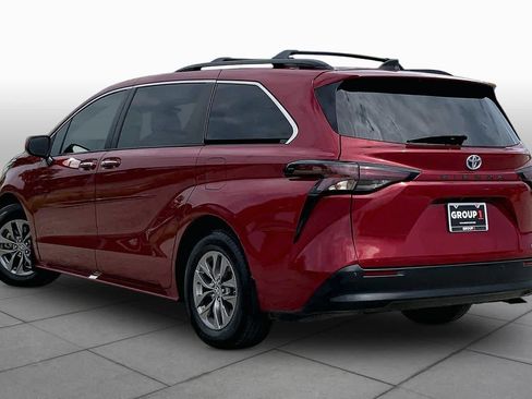 Used 2023 Toyota Sienna XLE FWD image 11