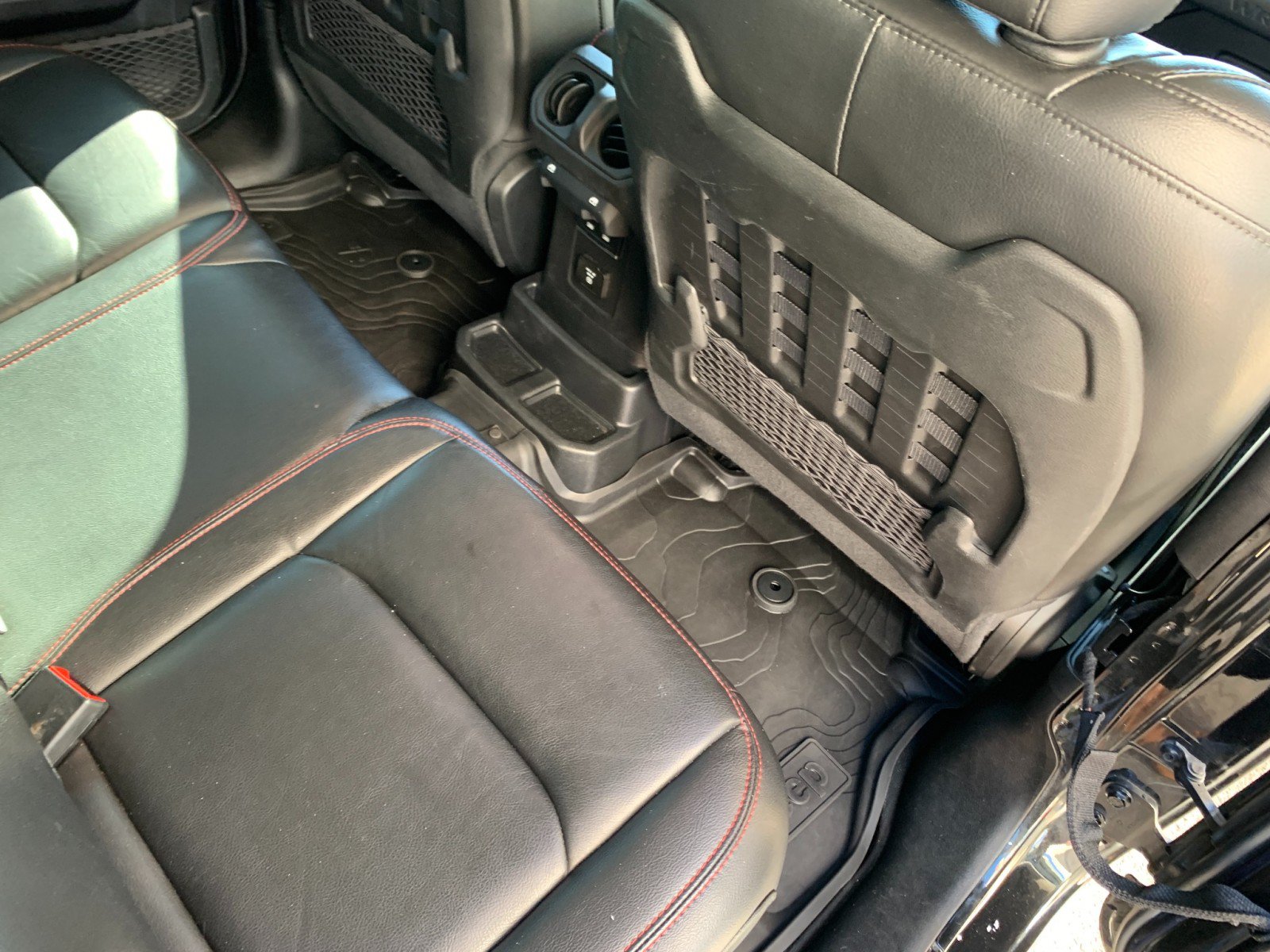 Used 2022 Jeep Wrangler Unlimited Rubicon AWD/4WD image 35