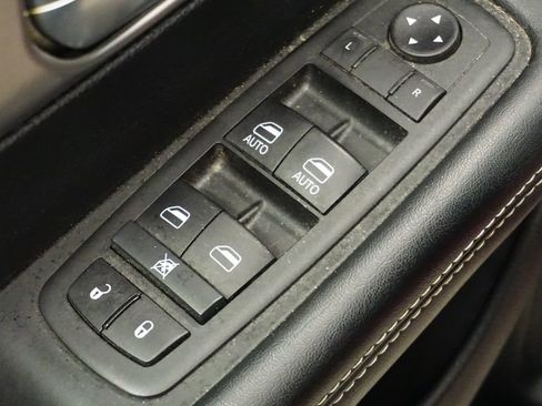 Certified 2020 Chrysler Pacifica Touring-L w/ Advanced Safetytec Group image 28