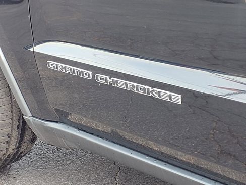 Used 2018 Jeep Grand Cherokee Laredo AWD/4WD image 25