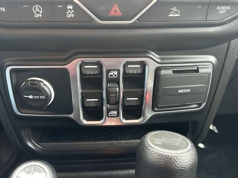 Used 2023 Jeep Wrangler Sahara image 26