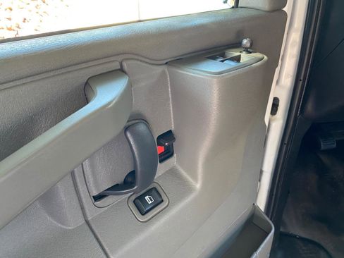 Used 2021 Chevrolet Express 2500 RWD image 20