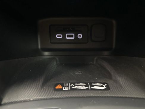 Used 2019 Chevrolet Equinox Premier w/ LPO, Floor Liner Package image 33