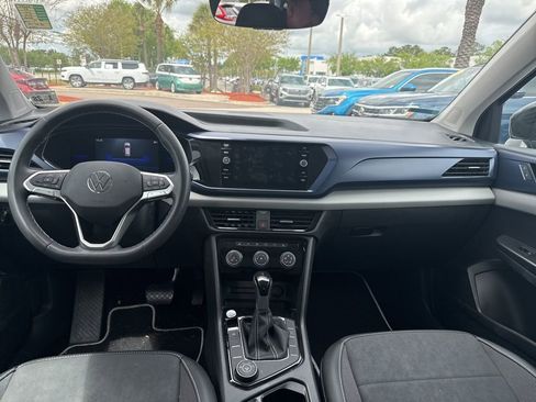 Used 2023 Volkswagen Taos SE w/ Panoramic Sunroof Package image 16