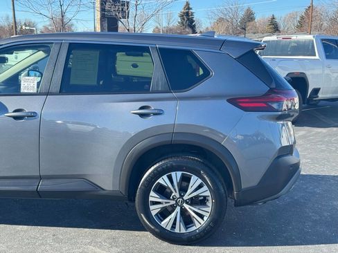 Used 2023 Nissan Rogue SV image 10