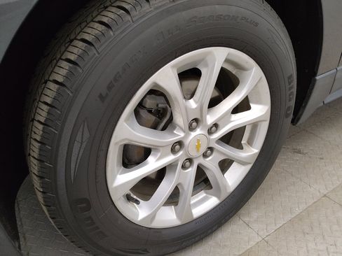 Used 2020 Chevrolet Equinox LS w/ LPO, Cargo Package AWD/4WD image 31
