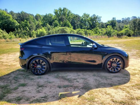 Used 2022 Tesla Model Y Performance AWD/4WD image 9
