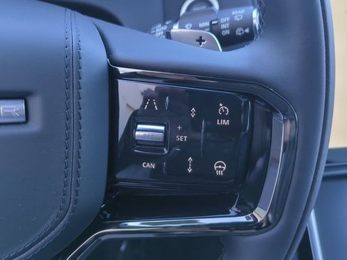 New 2025 Land Rover Range Rover Velar Dynamic SE AWD/4WD image 12