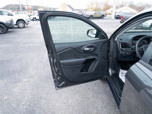 Certified 2023 Jeep Cherokee Altitude Lux w/ Lux Elite Package image 10