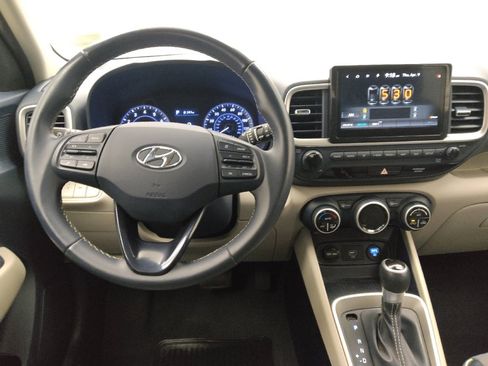 Used 2021 Hyundai Venue FWD image 22