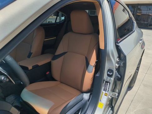 Used 2024 Lexus ES 350 w/ Premium Package FWD image 11