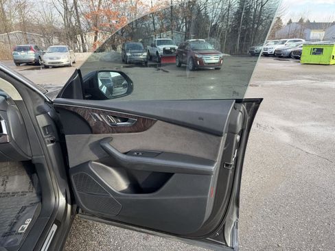 Used 2019 Audi Q8 Prestige w/ Luxury Package image 27