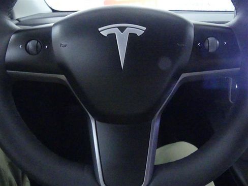 Used 2023 Tesla Model Y AWD image 16